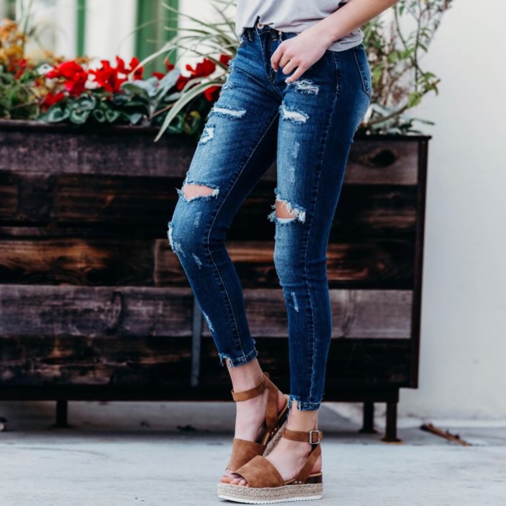 KanCan | Distressed High Rise Jeans - Picture 2 of 10